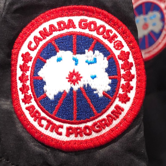 NWT CANADA 🇨🇦 GOOSE HIBRIDGE BASE JACKET ! - Picture 2 of 8